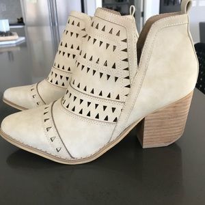 Women’s low cut boots